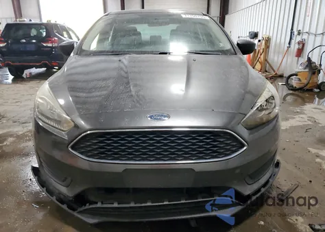 2018 Ford Focus S из США, поврежденный, VIN 1FADP3E2XJL215528